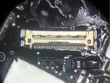 Connecteur LVDS de remplacement avant soudure, sur une carte-mère de MacBook Pro