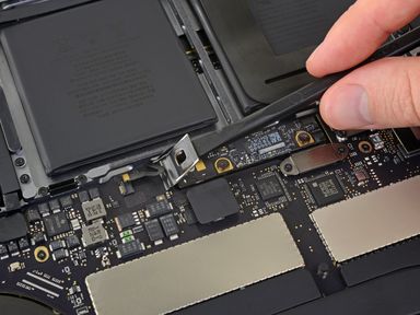 Débranchement de la batterie de MacBook Pro
